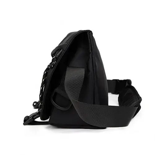 Sleek Black Messenger Bag with Adjustable Strap and Secure Closure